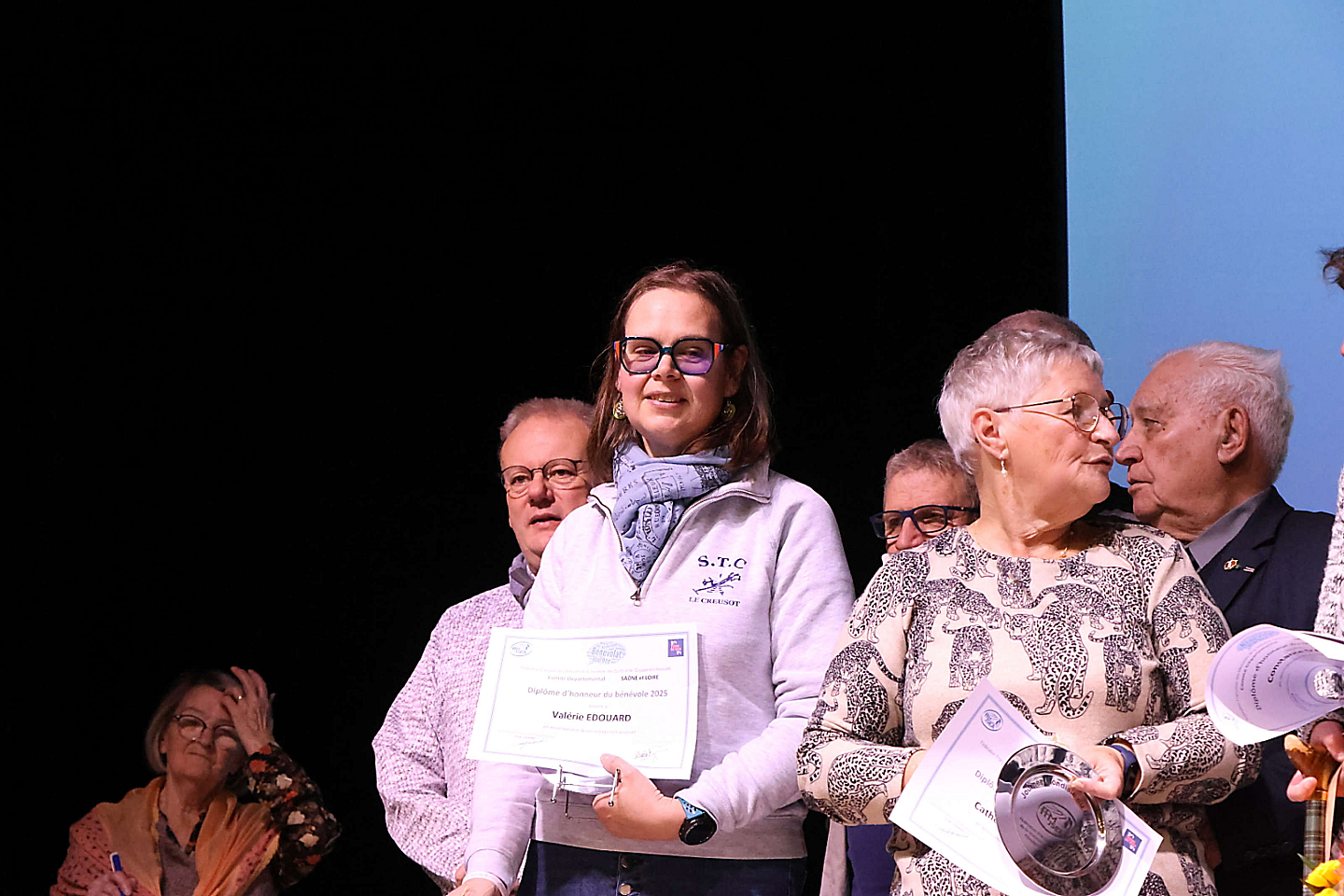 251121 Valérie Edouard benevoles S L récompensés
