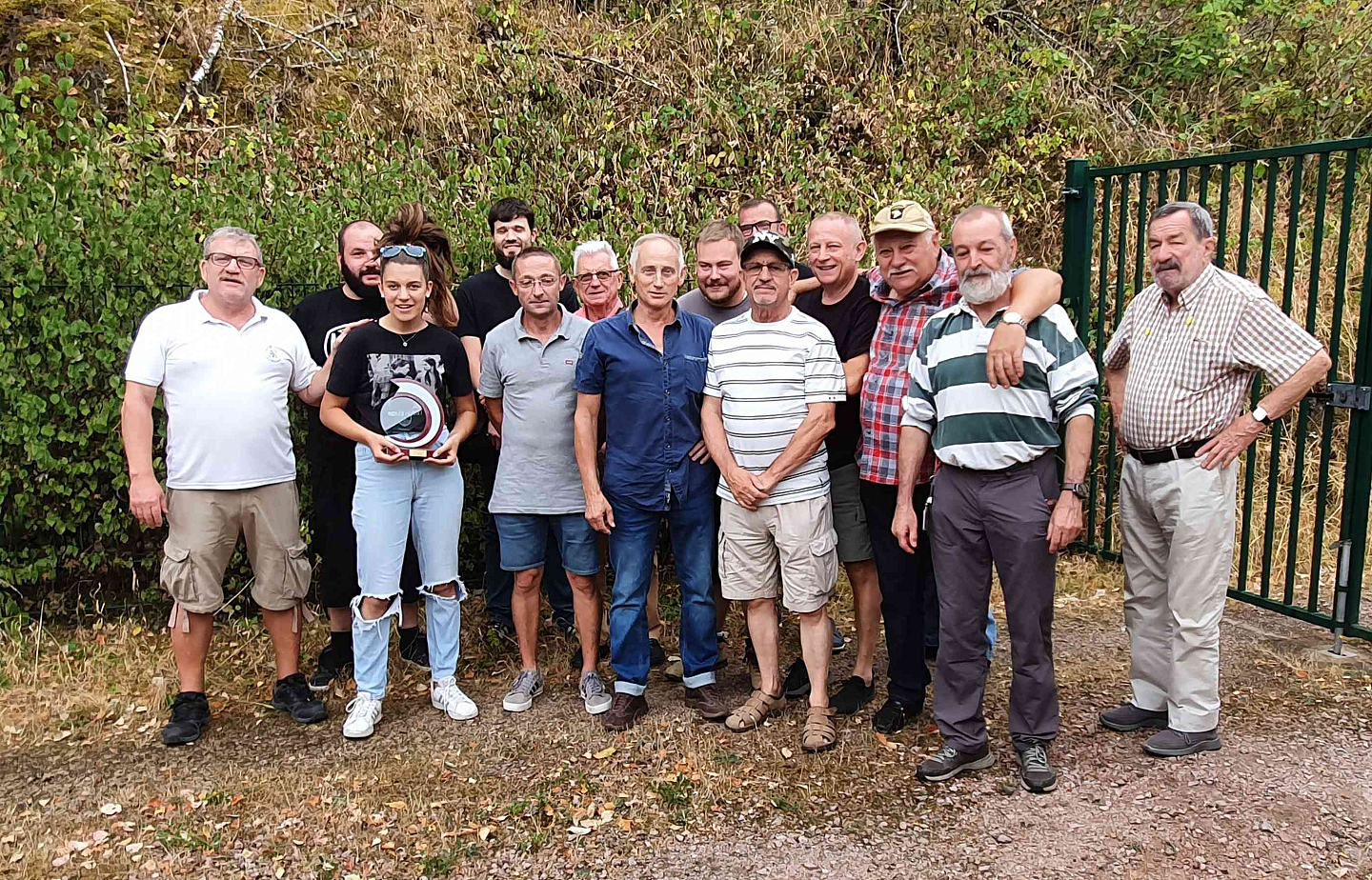 Remise d'un trophée pour Lolita Nectoux en récompense de sa saison,